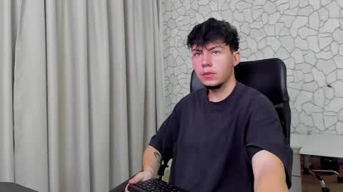 Snapshot of krewvaughn chatting on October 16, 2025, 10:05 am KrewVaughn online show from October 16, 2025, 10:05 am