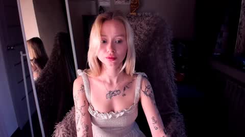 kris_grant online show from February 5, 2025, 1:33 pm