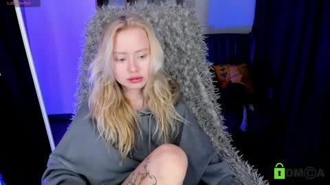 kris_grant online show from March 5, 2025, 2:12 pm