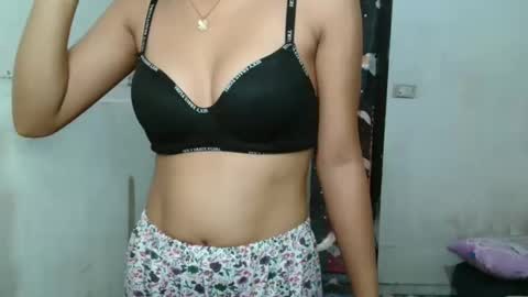 Snapshot of krisloversweet1 chatting on February 19, 2026, 5:14 am Kris online show from February 19, 2026, 5:14 am