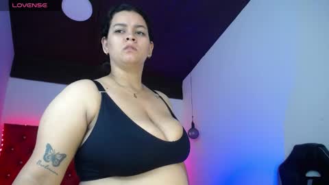 kriss_sweetboobs online show from June 9, 2026, 1:01 pm