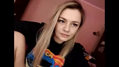 Snapshot of krisssexi chatting on February 24, 2025, 8:27 am KrissSexi online show from February 24, 2025, 8:27 am