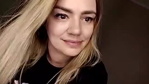 Snapshot of krisssexi chatting on September 15, 2025, 9:37 pm KrissSexi online show from September 15, 2025, 9:37 pm