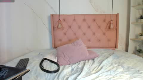 Snapshot of kristakinnky chatting on December 20, 2024, 1:54 pm BETANIA online show from December 20, 2024, 1:54 pm