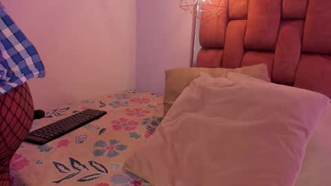 Snapshot of kristakinnky chatting on October 14, 2025, 2:07 pm BETANIA online show from October 14, 2025, 2:07 pm