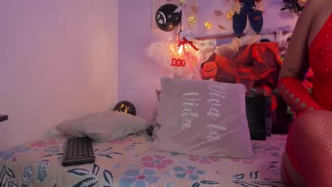 Snapshot of kristakinnky chatting on October 31, 2025, 1:23 pm BETANIA online show from October 31, 2025, 1:23 pm