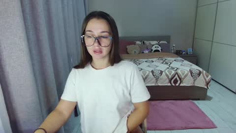 twitter    Annemarye 23 online show from September 15, 2025, 7:08 am