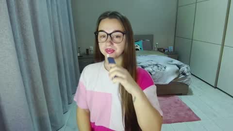 twitter    Annemarye 23 online show from October 18, 2025, 4:26 am