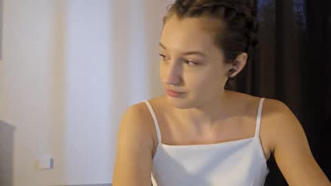 kristandaty online show from February 22, 2026, 8:35 am