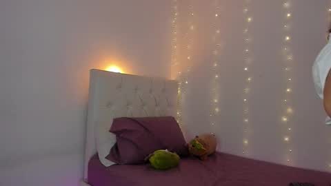 Snapshot of kristen_hanks06 chatting on February 6, 2026, 6:22 pm Kris online show from February 6, 2026, 6:22 pm