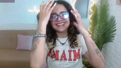 kristen_tay online show from January 10, 2025, 11:43 am