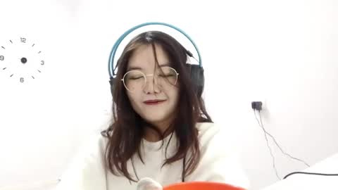 Snapshot of kristimanes chatting on April 15, 2026, 2:46 pm Rin online show from April 15, 2026, 2:46 pm