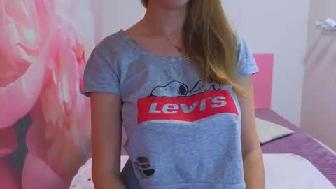 Kristina Adel online show from November 21, 2025, 10:58 am