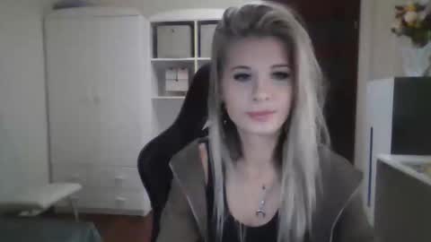 KristineAmore online show from September 30, 2025, 2:11 pm