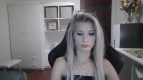 KristineAmore online show from October 4, 2025, 5:22 pm