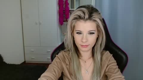 KristineAmore online show from October 29, 2025, 3:47 pm