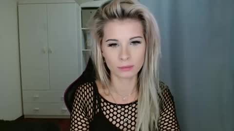 KristineAmore online show from October 31, 2025, 7:48 pm