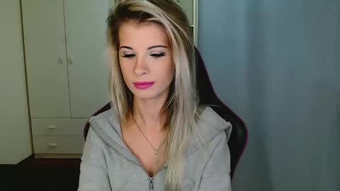 KristineAmore online show from December 18, 2025, 7:25 am