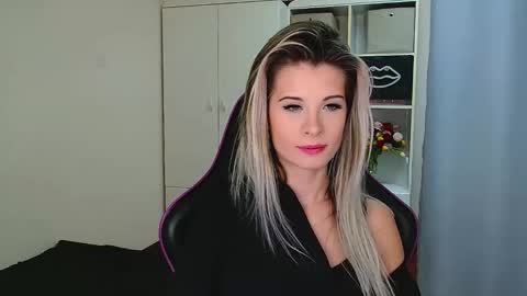 KristineAmore online show from January 7, 2026, 7:22 am