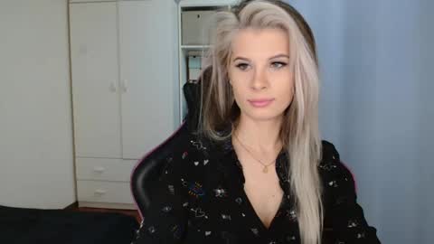 KristineAmore online show from April 7, 2026, 6:25 am