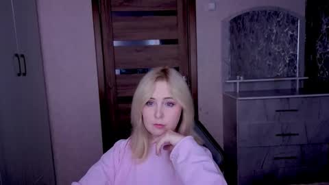 Snapshot of kristy_fran chatting on March 13, 2026, 11:33 pm Kristy online show from March 13, 2026, 11:33 pm