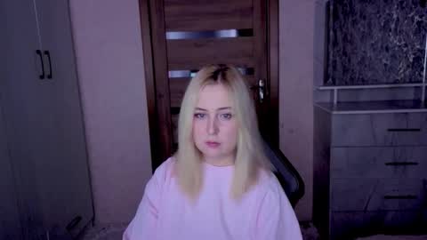 Snapshot of kristy_fran chatting on April 8, 2026, 10:21 pm Kristy online show from April 8, 2026, 10:21 pm
