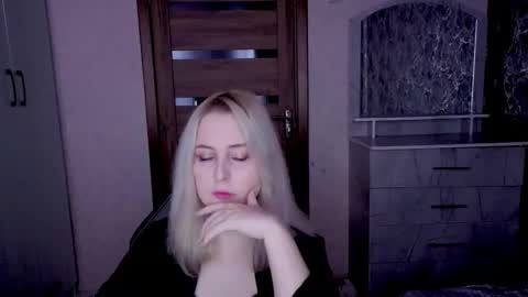 Snapshot of kristy_fran chatting on April 12, 2026, 9:09 pm Kristy online show from April 12, 2026, 9:09 pm