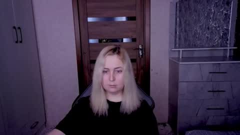 Snapshot of kristy_fran chatting on April 13, 2026, 11:43 pm Kristy online show from April 13, 2026, 11:43 pm