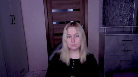 Snapshot of kristy_fran chatting on April 22, 2026, 11:06 pm Kristy online show from April 22, 2026, 11:06 pm