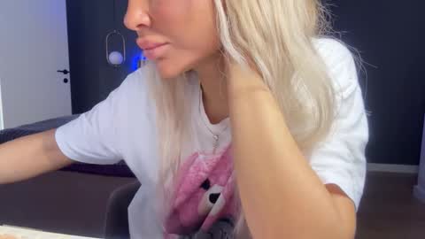 Kristi online show from September 15, 2025, 4:01 am