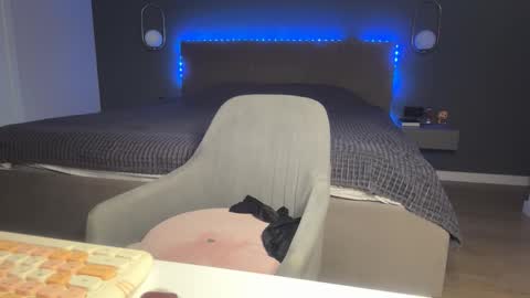 Kristi online show from November 10, 2025, 4:33 am