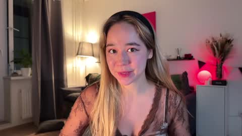 Snapshot of kristyspiritedaway chatting on December 24, 2024, 6:50 pm Kristy Nip slip shady  Best model on CB  online show from December 24, 2024, 6:50 pm