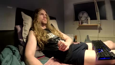 Krullz online show from December 15, 2025, 10:58 pm