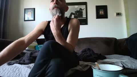 krummersaebel online show from February 19, 2025, 10:12 am