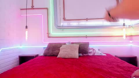 krystalswift_ online show from May 25, 2026, 11:44 pm
