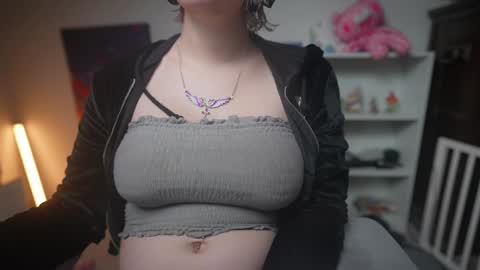 Snapshot of krystalsyxx chatting on February 7, 2025, 6:24 pm Krystal Syx online show from February 7, 2025, 6:24 pm