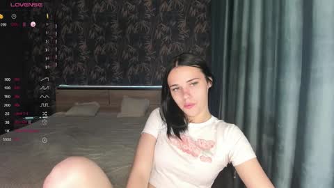 Ksenia online show from September 28, 2025, 3:17 pm