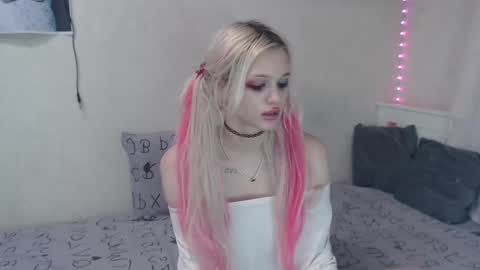 Emilia online show from February 13, 2025, 4:54 am