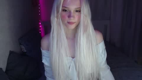 Emilia online show from March 7, 2025, 8:11 pm