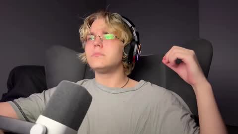 Snapshot of kulik_hoesos chatting on October 29, 2025, 9:27 pm Esdxr online show from October 29, 2025, 9:27 pm