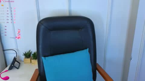 Snapshot of kuro_ren chatting on October 8, 2025, 1:42 pm Ren online show from October 8, 2025, 1:42 pm