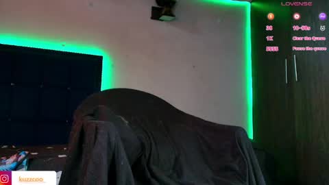 kuzzcoo online show from April 17, 2026, 1:36 pm