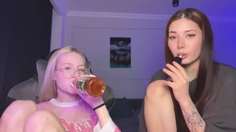 Bella and Alexandra online show from March 25, 2026, 8:04 pm