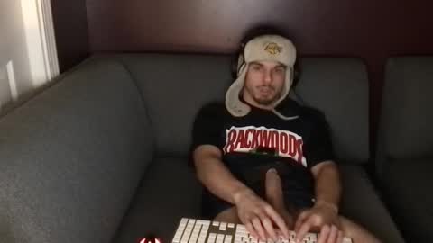 kxng222 online show from December 18, 2025, 7:36 am