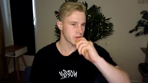 Snapshot of kyle_4u chatting on January 20, 2025, 7:36 am Kyle online show from January 20, 2025, 7:36 am