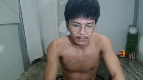 kyle_lourence online show from May 19, 2026, 12:55 pm