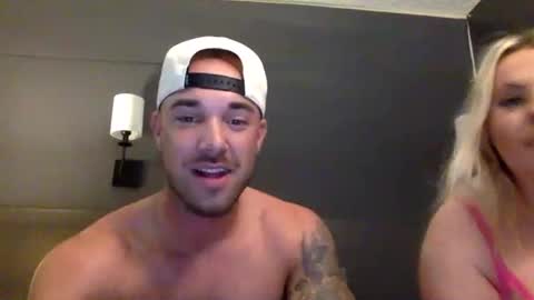 kylealyssa97 online show from October 27, 2025, 2:04 am