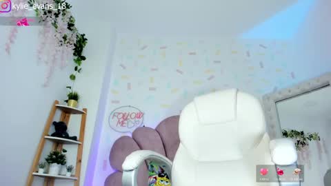 Kylie online show from February 23, 2025, 7:28 pm