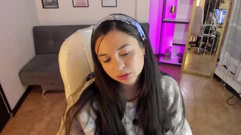 kylie online show from December 17, 2025, 1:28 pm