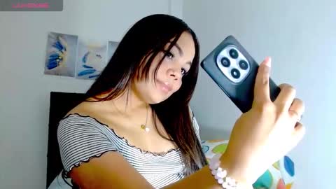 Paola online show from October 22, 2025, 1:39 am